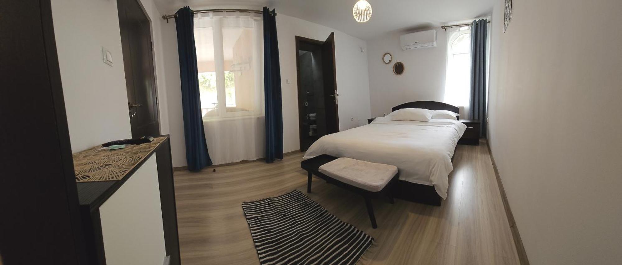 Hillside Hotell Oradea Exteriör bild